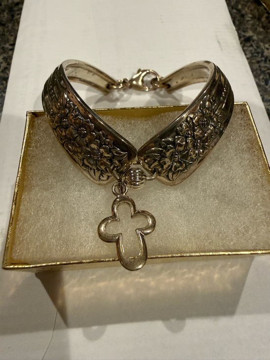 Jewelry - Vintage Floral silver-plated Flatware Spoon Bracelet 6”with cross